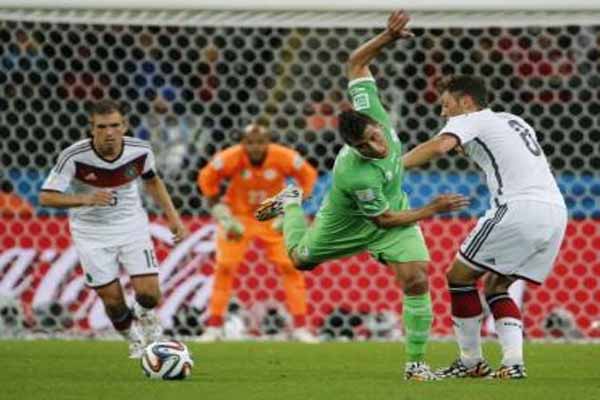  JELANG JERMAN VS PRANCIS: Philipp Lahm Dikembalikan ke Posisi Bek Kanan