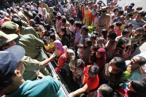  SAFARI RAMADAN: Sido Muncul Beri Santunan 1.000 Anak Yatim di Makassar