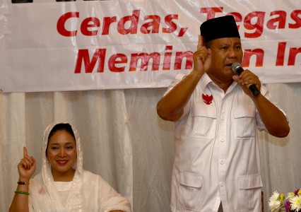  Aher Enggan Tanggapi Isu Prabowo-Titiek Rujuk