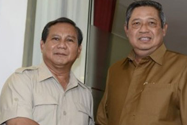 SBY dan Prabowo. Dikabarkan pernah ada pemukulan. 