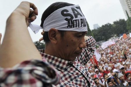  Survei Instrat: Publik Meragukan Komitmen Jokowi