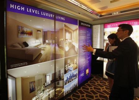  PROPERTI HONG KONG: Harga Jatuh, Masyarakat Antre Beli Rumah