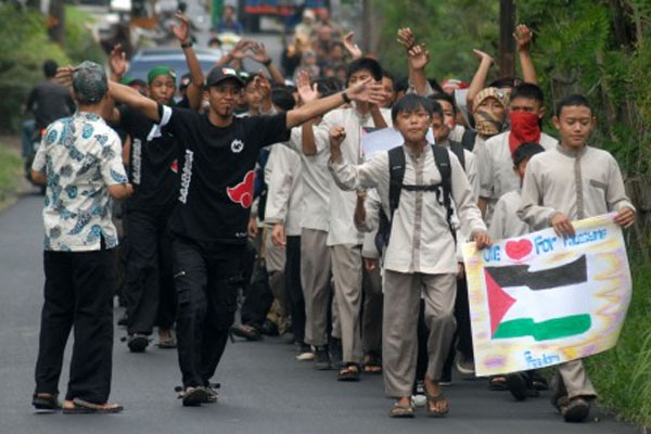  Ratusan Orang Gelar Aksi Solidaritas Palestina di Bundaran HI