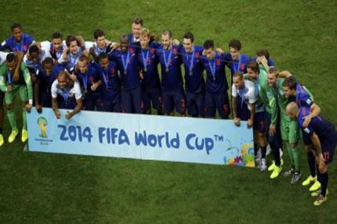  PIALA DUNIA 2014: Belanda Terbaik Ketiga Dunia, Gilas Brasil 3-0 &amp; Raih US$21,63 Juta