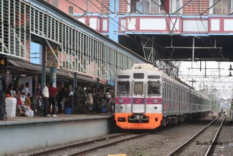  Seluruh KRL Tidak Berhenti di Stasiun Senen