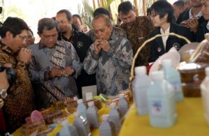  Gubernur Jabar Resmikan Gelar Produk Koperasi dan UMKM di Cirebon