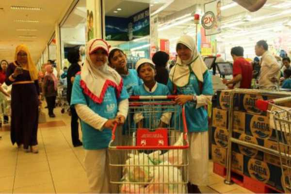  PKPU Ajak Anak Yatim Belanja Kebutuhan Lebaran di Carrefour