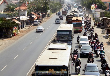  Ribuan Kendaraan Mulai Padati Jalur Pantura Cirebon