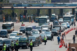  Jalur Cikampek Dialihkan, Kemacetan Bergeser Ke Juanda