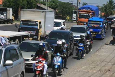  REPORTASE MUDIK LEBARAN 2014: Simpang Jomin-Patrol Merayap 5 Km per Jam