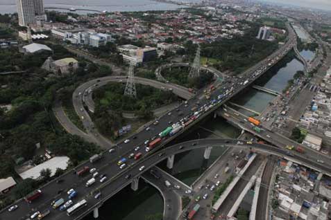  TOL DALAM KOTA: Perjanjian Pengusahaan 6 Ruas Tol Jakarta Diteken