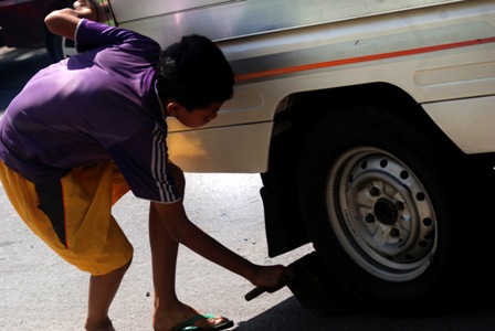  MUDIK LEBARAN 2014:Jalur Mudik, Etalase Wirausaha Masyarakat Kecil