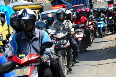  MUDIK LEBARAN 2014: Kendaraan Bermotor Padati Jalur Mudik Utama