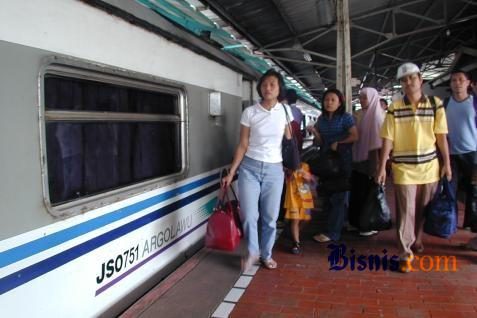  MUDIK LEBARAN 2014: Penumpang Kereta ke Semarang Capai 98.159 Orang