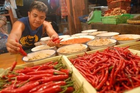  JELANG LEBARAN: Pasar Tradisional Diserbu Pembeli,