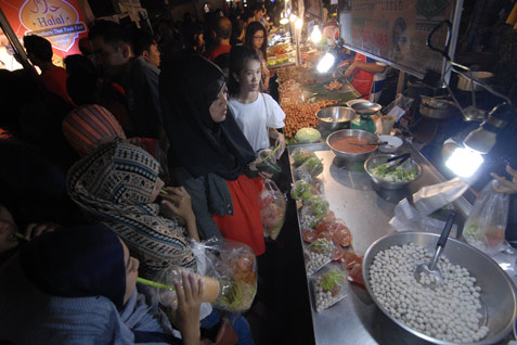  LEBARAN 2014: Penjaja Makanan Raup Untung