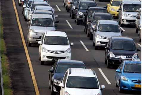  Tol Cikampek Masih Dipadati Kendaraan Pemudik