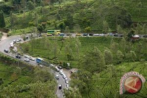  ARUS LALU LINTAS: Jalur Puncak Didominasi Pemudik Roda 2