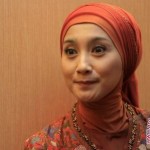  Saat Idul Fitri, Desy Ratnasari Doyan Makan Kerupuk Plus Sambal