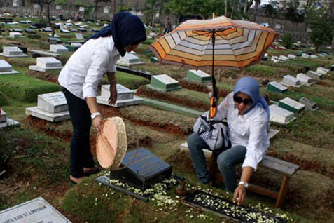  Libur Lebaran, Peziarah Masih Padati Makam