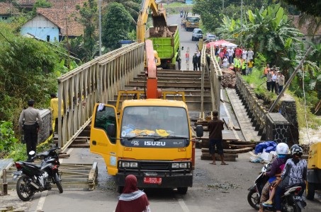  Jembatan Cibaruyan Baru Bisa Dilalui Satu Jalur Untuk Arus Balik