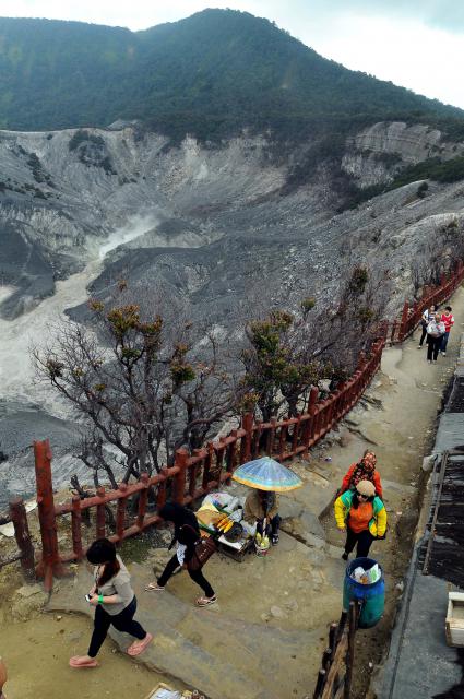  Setiap Hari 10.000 Wisatawan Padati Tangkubanparahu