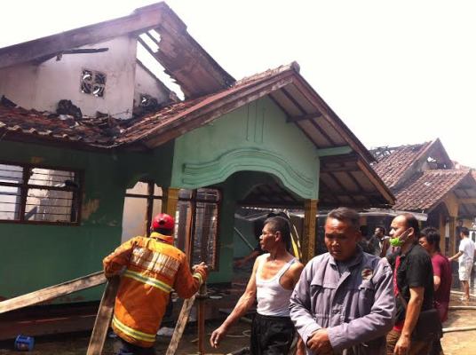  Kebakaran Rumah di Desa Cipacing Sebabkan Kepanikan Warga