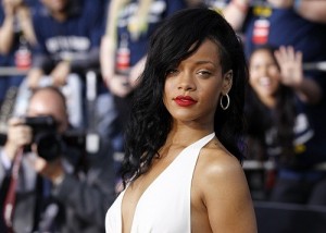  Rihanna Bakal Rilis Parfum Untuk Pria \'Rough Man\'