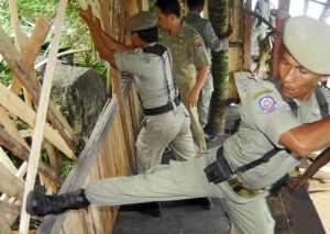  Satpol PP Kota Cirebon Bersiap \'Sapu Bersih\' PKL dari Jalan Utama