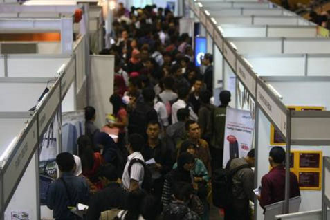  LOWONGAN KERJA: Seribuan Pencari Kerja Serbu Job Fair