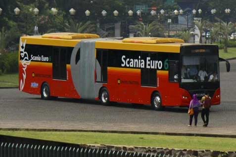  BUS TRANSJAKARTA PATAH: Jokowi Belum Tahu Penyebabnya