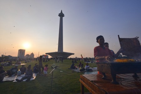  Kawasan Wisata Monas Hanya Beroperasi Sampai Pukul 20.00