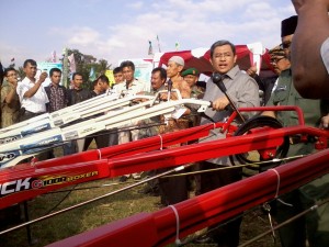 Bantuan Traktor 2014 Berkurang, Dewan Curigai Agenda Politis