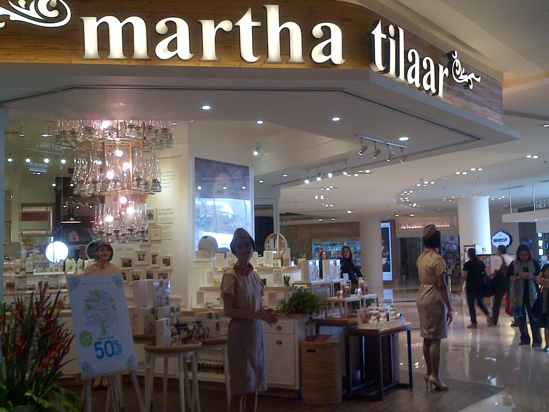  Martha Tilaar Shop Tampilkan Wajah Baru