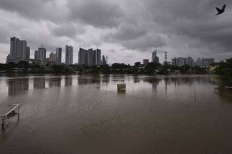  Jadi Penyebab Banjir, Bangunan Liar di Kali Mampang Ditertibkan