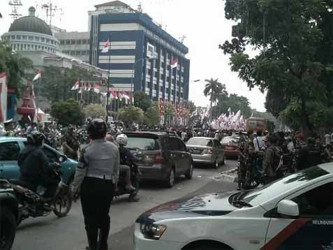  Unjuk Rasa di depan MK, Hindarilah Jalan Medan Merdeka Barat