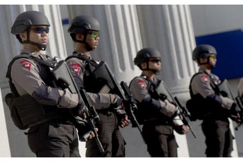  PUTUSAN SIDANG GUGATAN PILPRES: Polisi Tersebar di Medan Merdeka