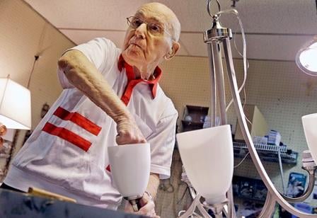  Kerja 73 Tahun, Kakek Umur 101 Tahun Ini Menolak Pensiun