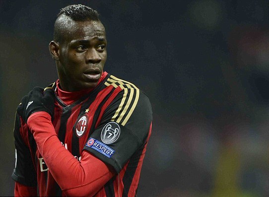  Balotelli Resmi Berseragam Liverpool