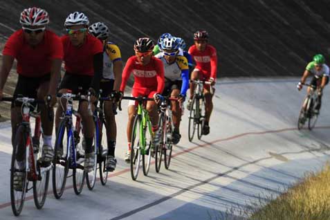  KOMUNITAS SEPEDA: Gowes Sambil Gaungkan Isu Lingkungan