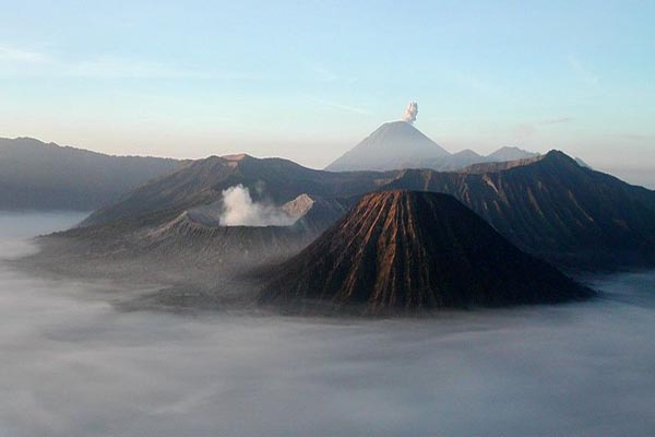  WISATA BROMO: Menikmati Indahnya Pasir Berbisik