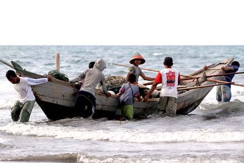  Kisah 3 Nelayan Terdampar 36 Jam di Laut Jawa