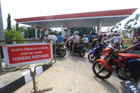  Antrean Kendaraan di SPBU Cirebon Kembali Normal