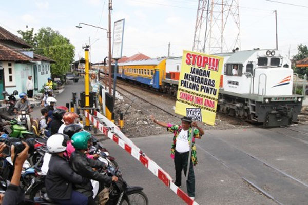  Tiga Warga Cilacap Tewas Terseret Kereta Api