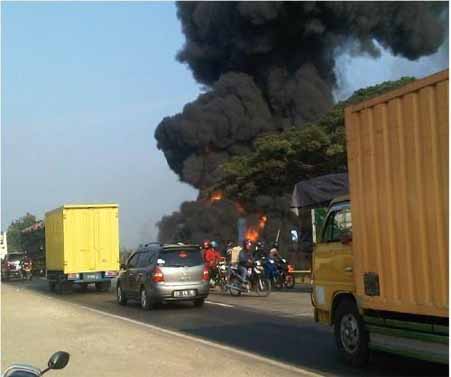  Pipa Pertamina di Subang Meledak, Jalur Pantura Macet Parah