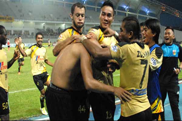  JADWAL ISL JUMAT (29/8/2014): Persipura vs Mitra Kukar, Maitimo Tak Diturunkan