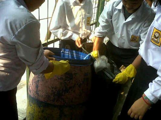  Ratusan Ribu Pelajar Pungut Sampah Sebelum KBM