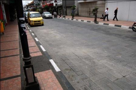  Trotoar Jalan Braga dan Riau Akan Dipasang Batu Granit