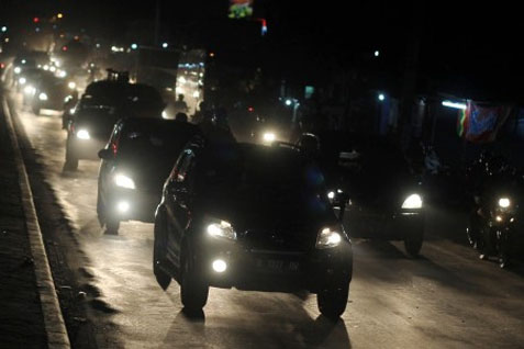  INFO LALU LINTAS: Ruas Tol Cikunir Padat Merayap