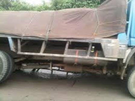  INFO LALU LINTAS: Truk Patah As Roda, Tol Jatiwaringin-Bekasi Timur Tersendat